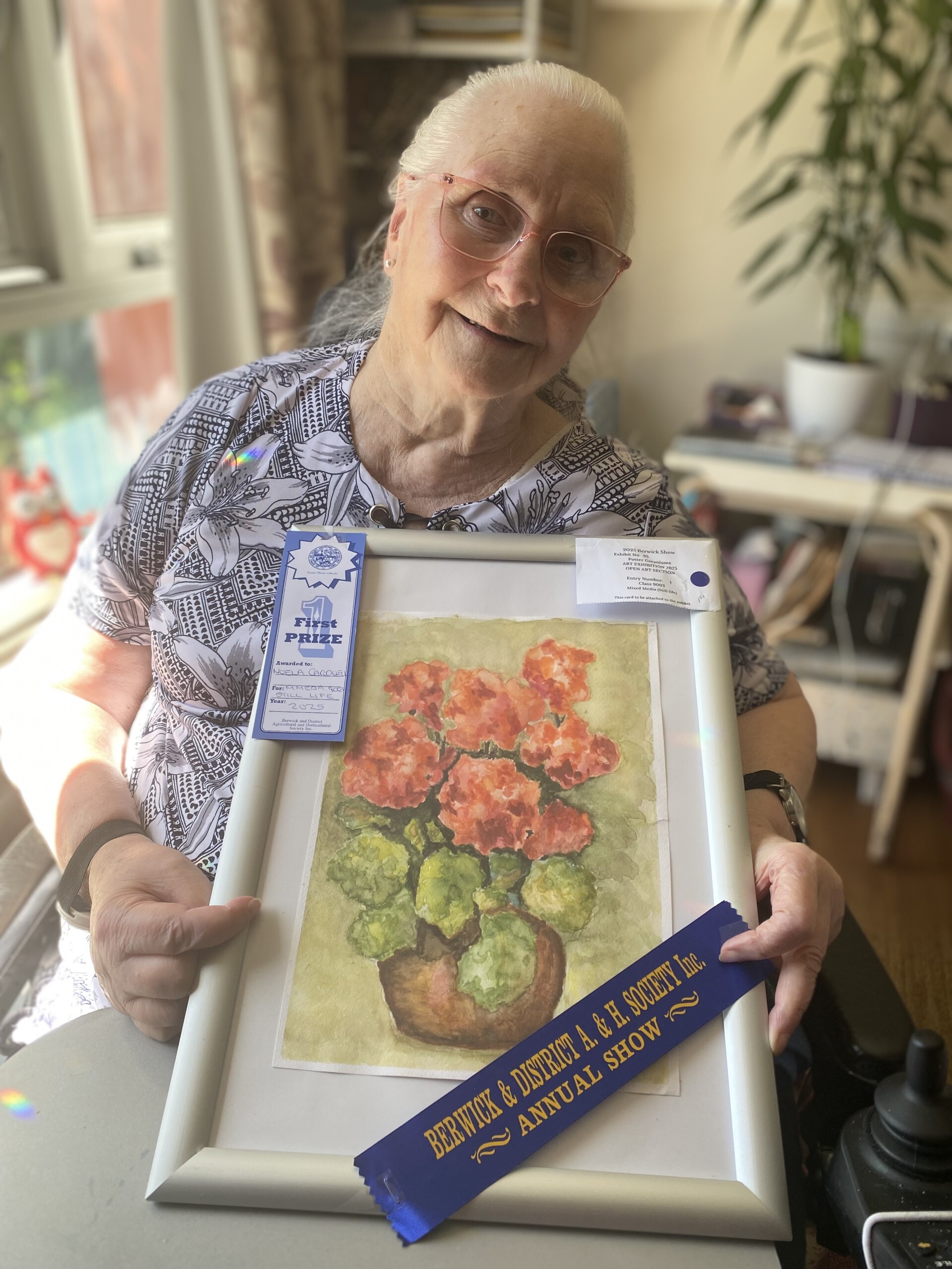 Noela and her first place painting